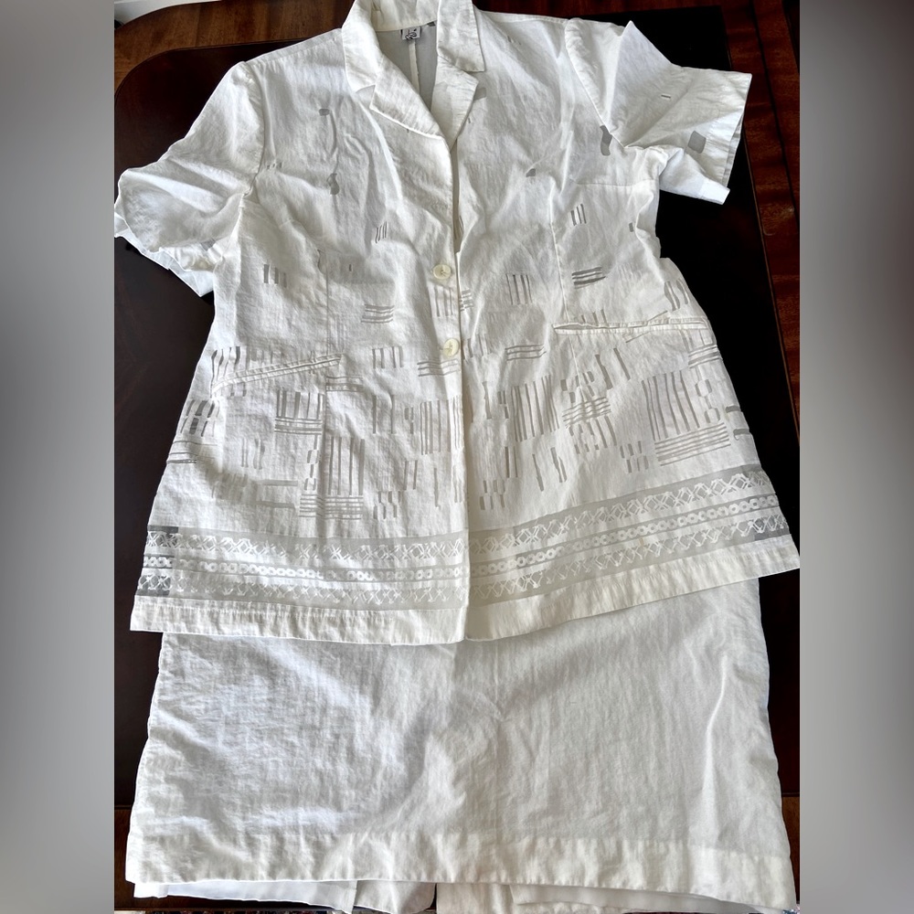 OYA Women’s White Short Sleeves Jacket Skirt  Suit Size 50 Made in Turkey
